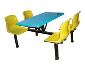 四人座靠背椅餐桌